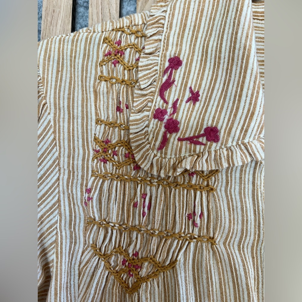 Free People -  top- embroidered smocked - Picture 7 of 9